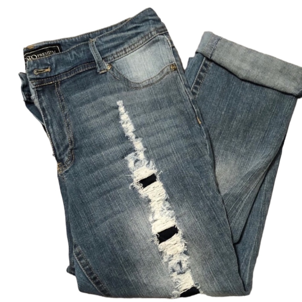 Cato size 10 blue high rise lined distressed jeans cropped at ankle